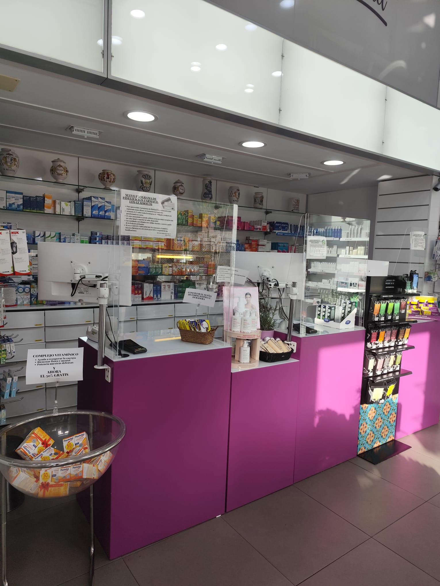 digital medicines, bow, cold, dose, illness, pharmacy, pharmacologist, pharmacological, placebo, prescription, heal, healthy, sick, medical, pills, get sick, overdose, hand, drug addict, macro